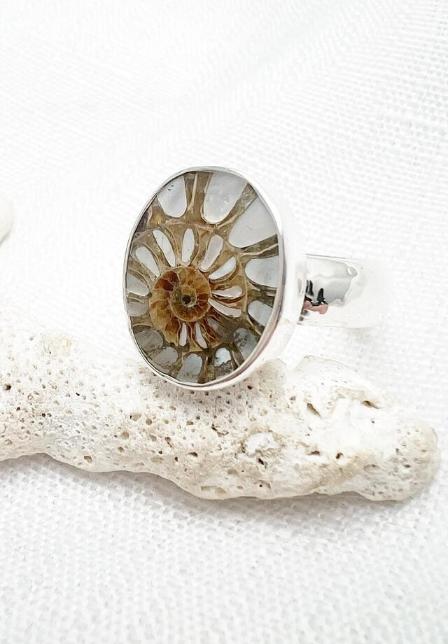 Amirite Inlay Ammonite Inlay Mother Of Pearl Size 11 – Bobbie Marie Jewelry